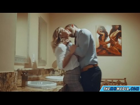 ❤️ Когато наедряла блондинка ви съблазни в обществена тоалетна ️ Качествен секс в bg.rionews.top ❌️
